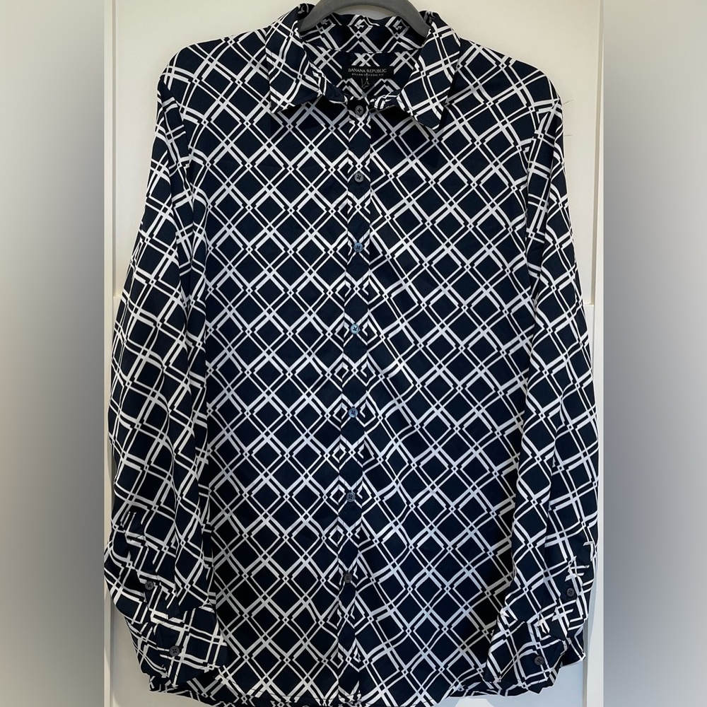 Banana Republic Women’s Navy Blue and White Collard Top
